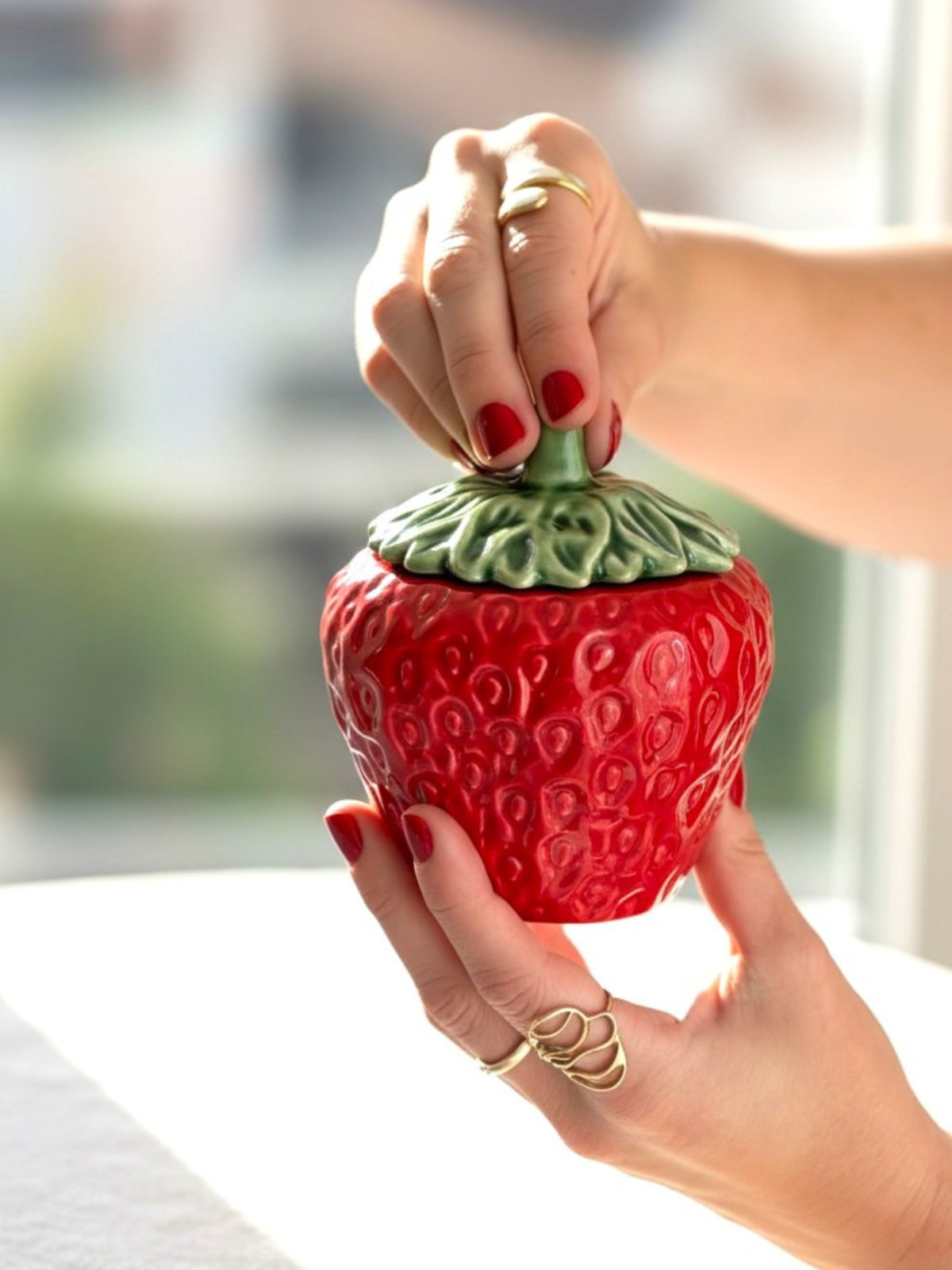 Bordallo Pinheiro strawberry tureen - håndlavet keramik fra Portugal
