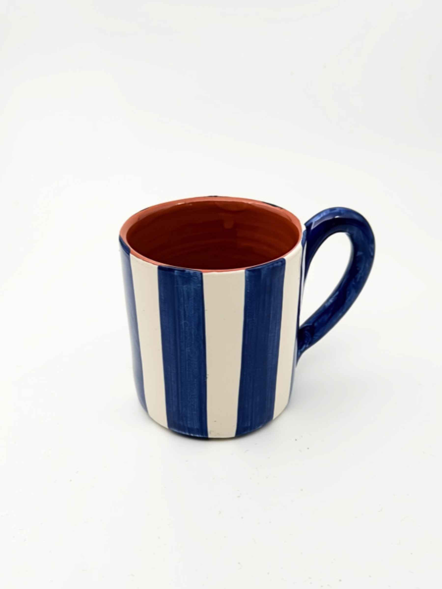 Casa Cubista Bold Stripe krus i blå og hvide striber - håndmalet terracotta fra Portugal