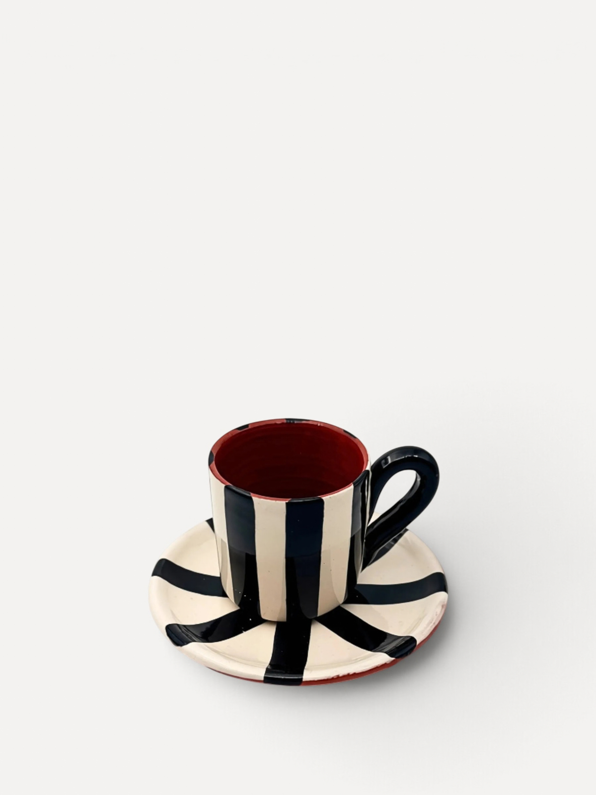 Casa Cubista Vertical stripe sort espressokop med underskål - håndlavet terracotta fra Portugal