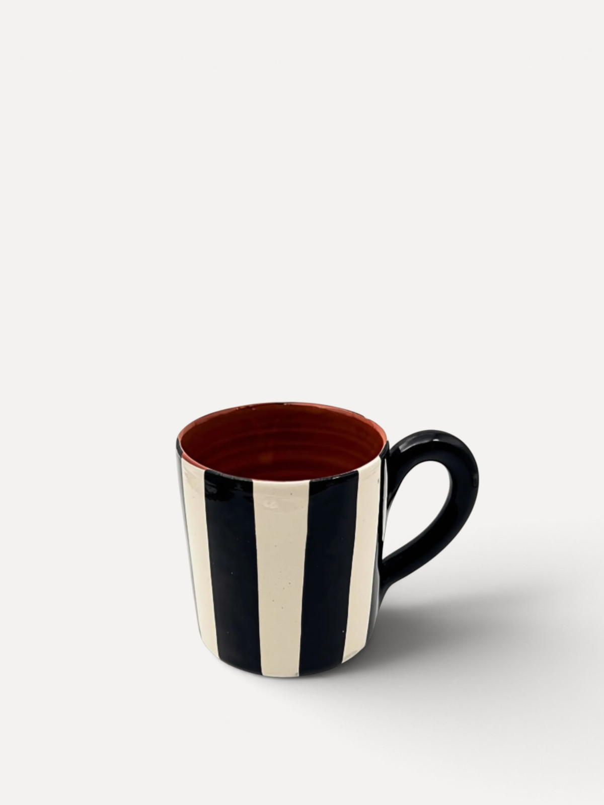 Casa Cubista Bold Stripe krus i sorte og hvide striber - håndlavet og håndmalet terracotta fra Portugal