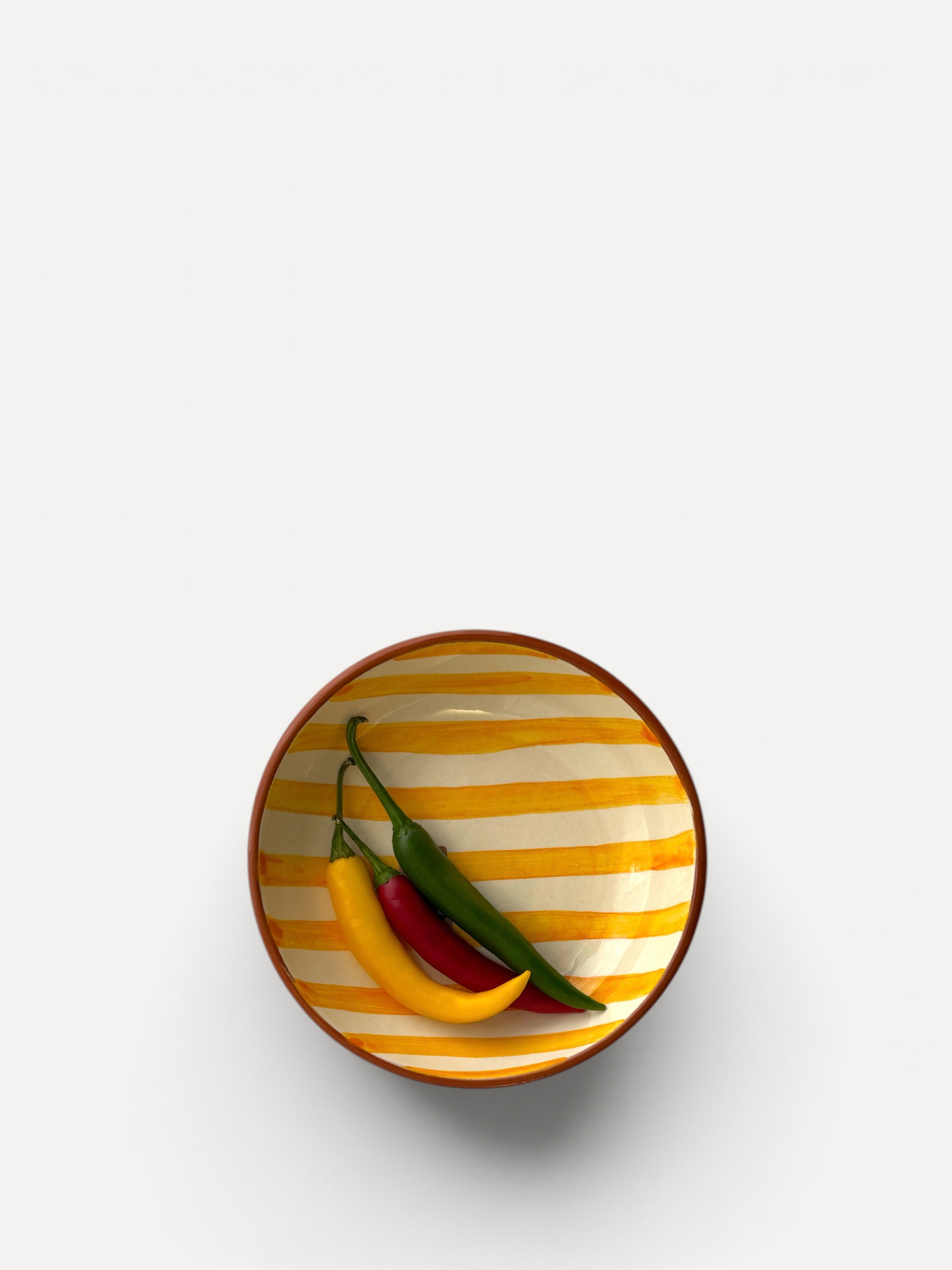 Casa Cubista Bold stripe medium bowl i gul med chilier - håndlavet keramik fra Portugal