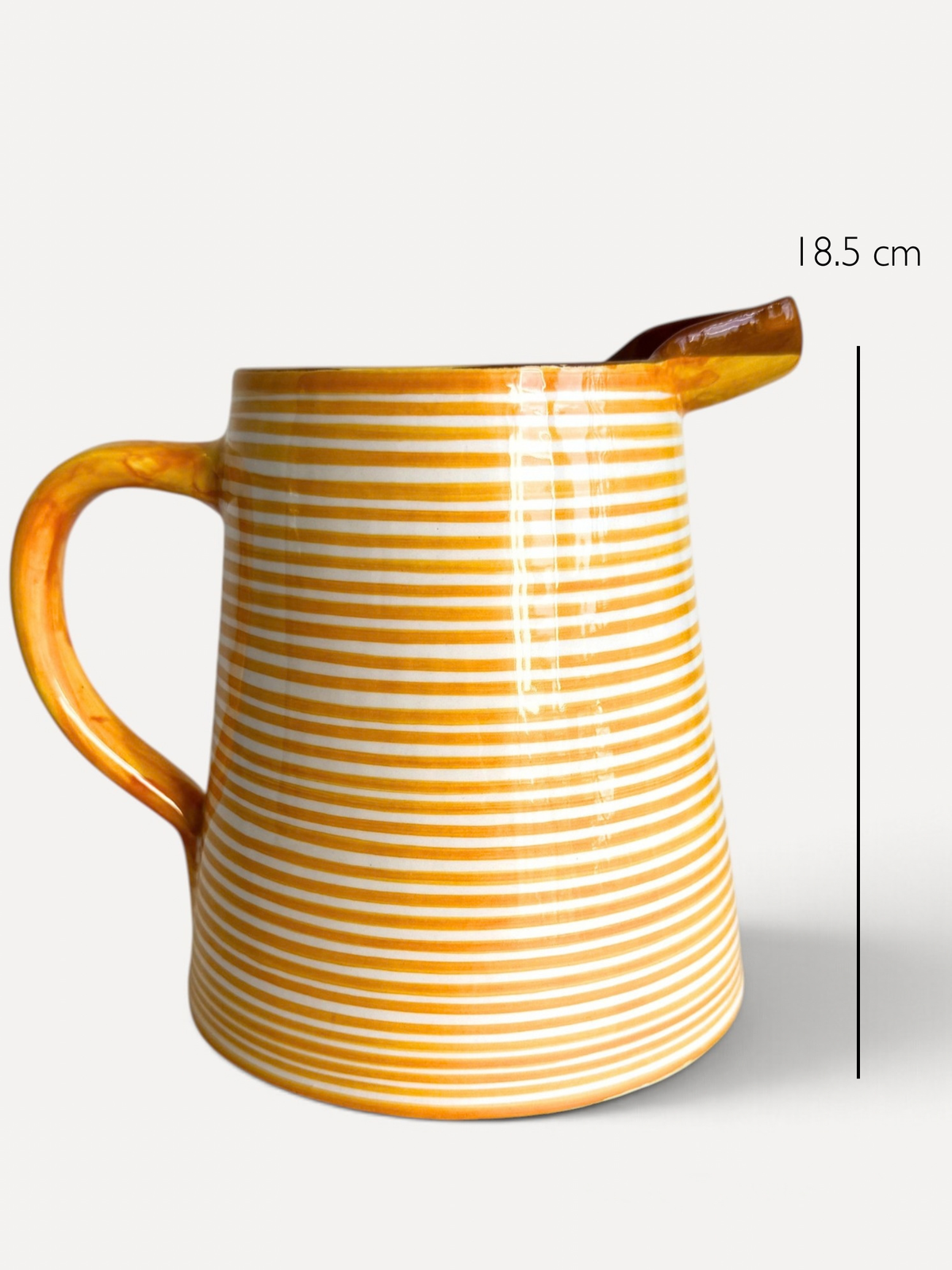 Casa Cubista Classic Stripe gulstribet kande i terracotta med mål - håndlavet og håndmalet keramik fra Portugal