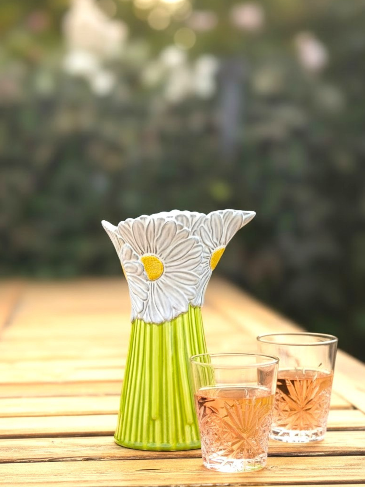 Bordallo Pinheiro Maria Flor Daisy kande i hvid, gul og grøn uden for med glas - håndlavet keramik fra Portugal