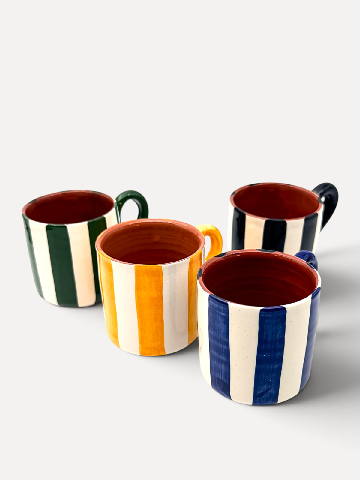 Casa Cubista Bold Stripe krus i flere forskellige farver - håndlavet og håndmalet terracotta fra Portugal