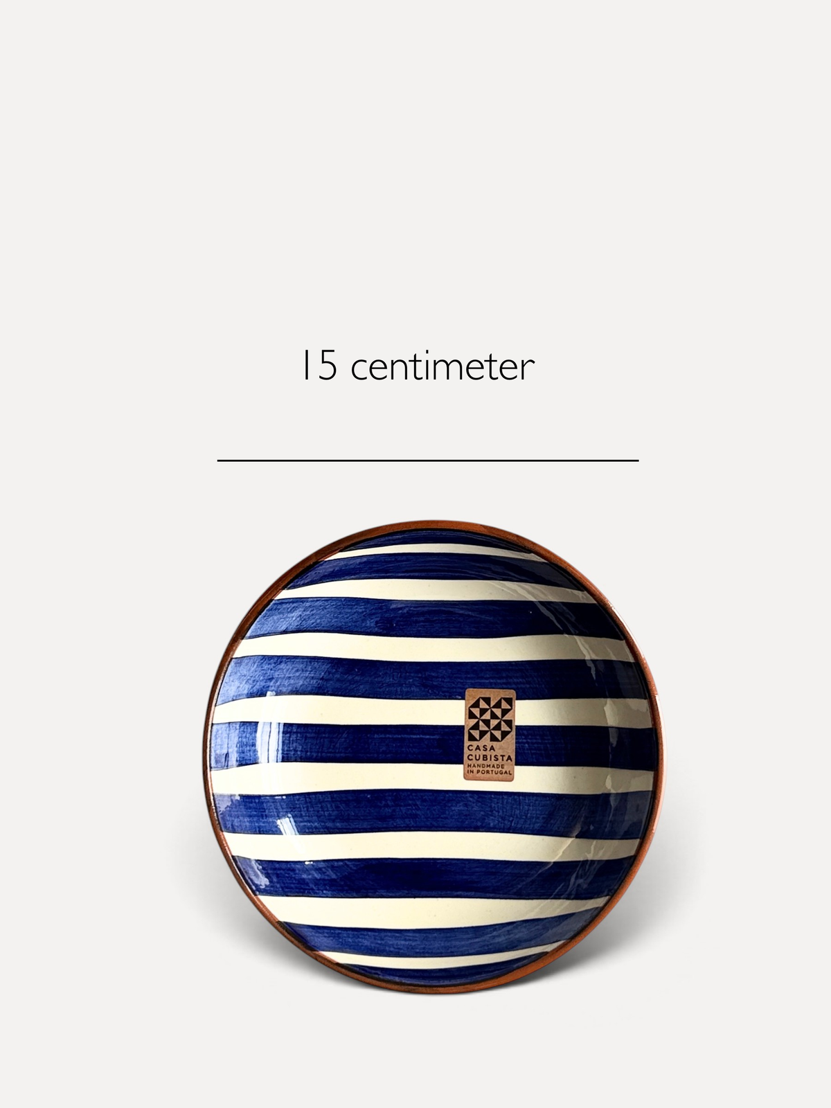 Casa Cubista Bold stripe medium bowl i blå, terracotta med hvide og blå striber og med angivelser om mål - håndlavet i Portugal