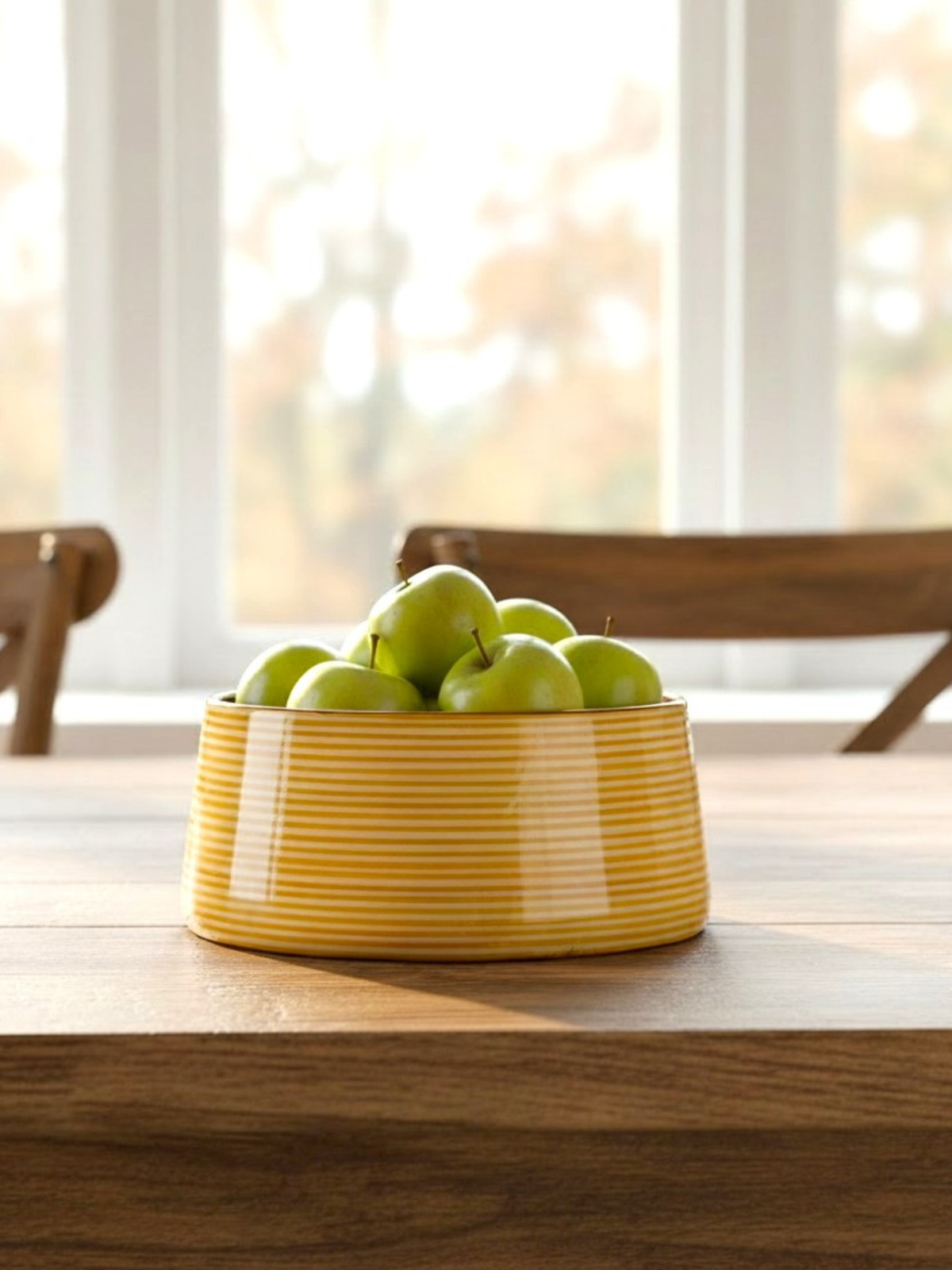 Casa Cubista Classic Stripe Tapered skål i gul og hvid med æbæer- håndmalet terracotta fra Portugal