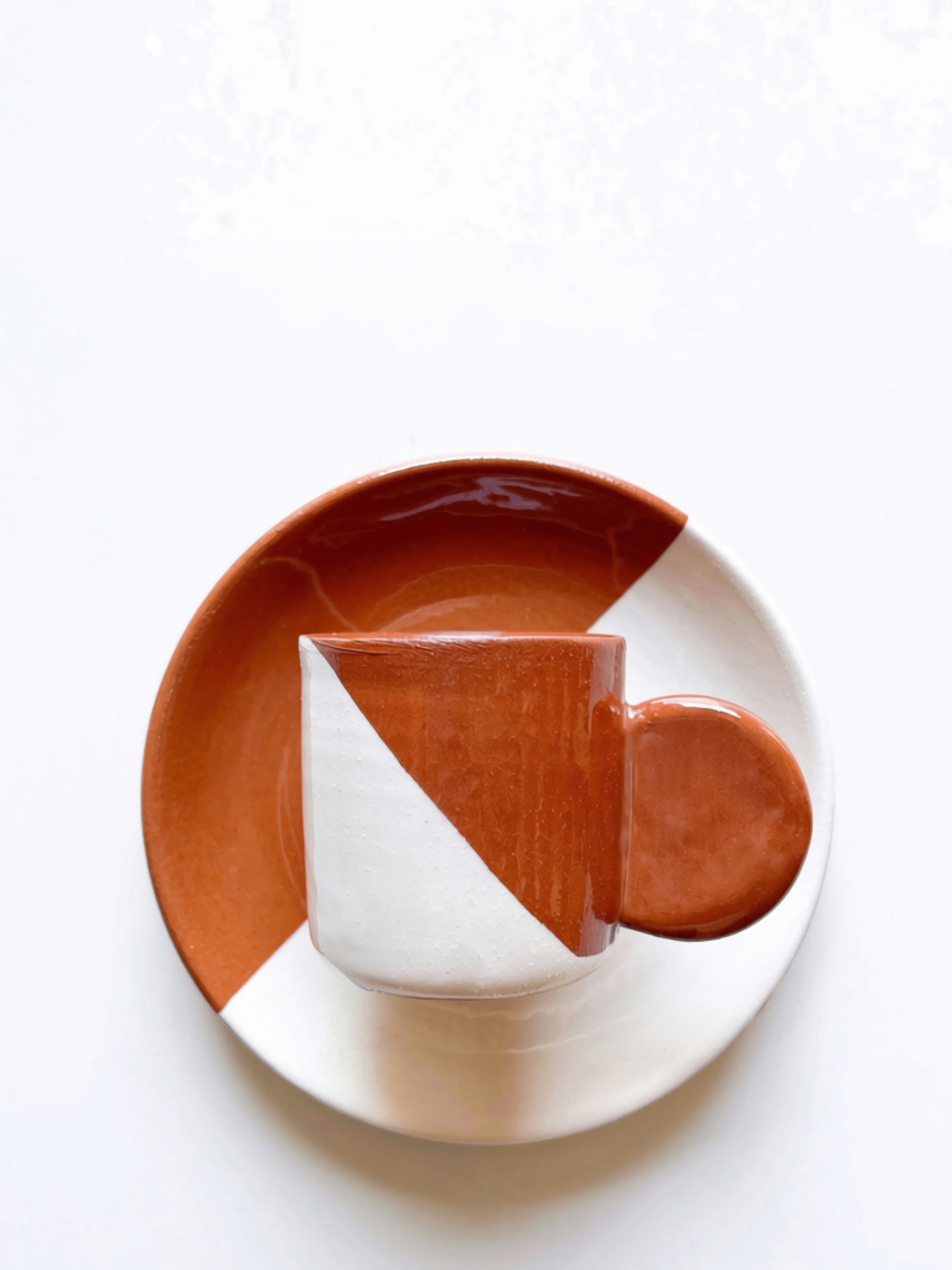 Casa Cubista Dipped espressokop med underskål i hvid - håndlavet og håndmalet i Portugal
