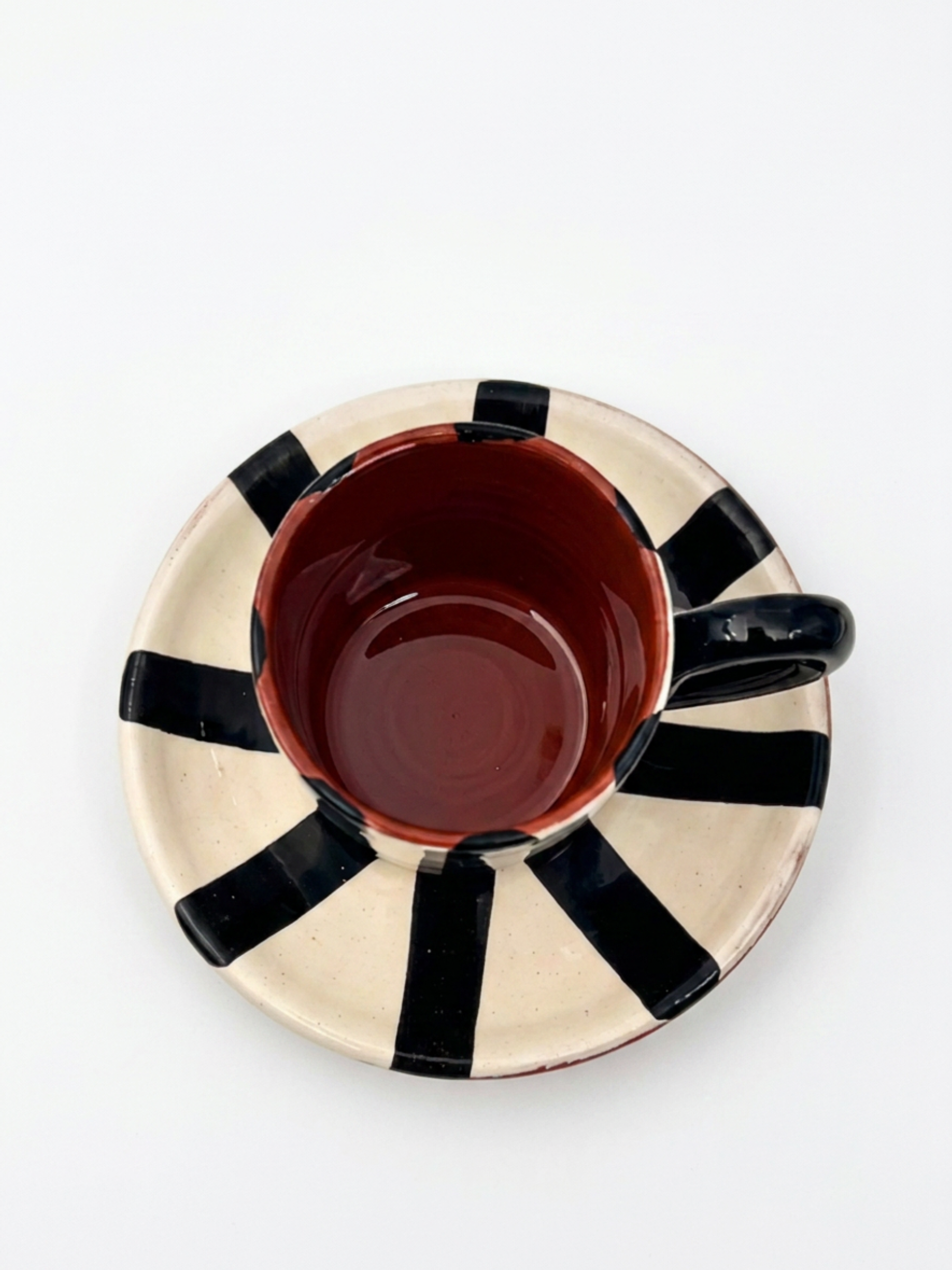 Casa Cubista Vertical stripe espressokop i terracotta med hvide og sorte striber - håndlavet keramik fra Portugal