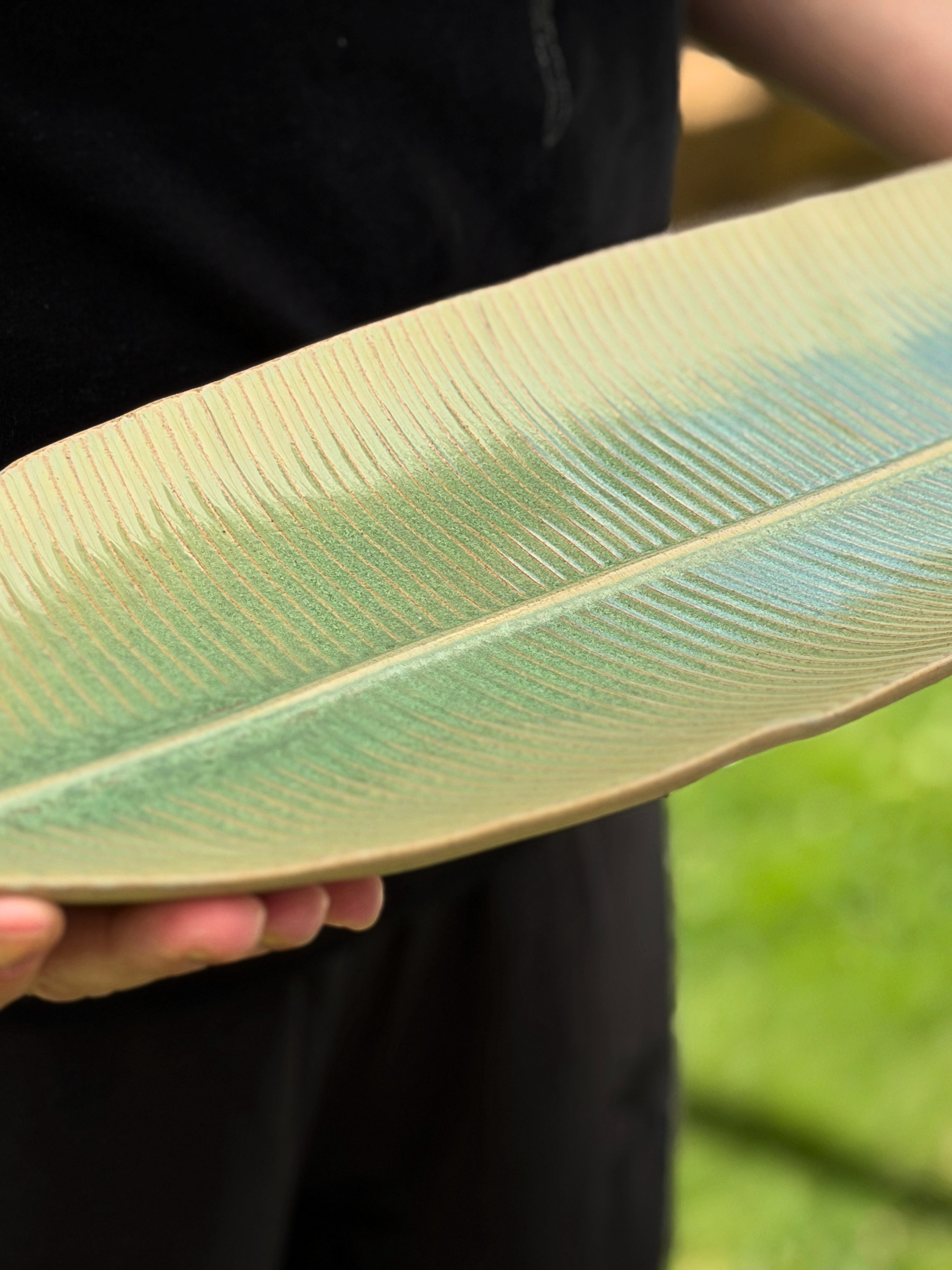 Costa Nova Marrakesh banana leaf bladformet fad i lysegrøn - håndlavet keramik fra Portugal