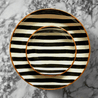 Casa Cubista Bold Stripe sortstribet skål på sortstribet serveringsskål på marmorbord