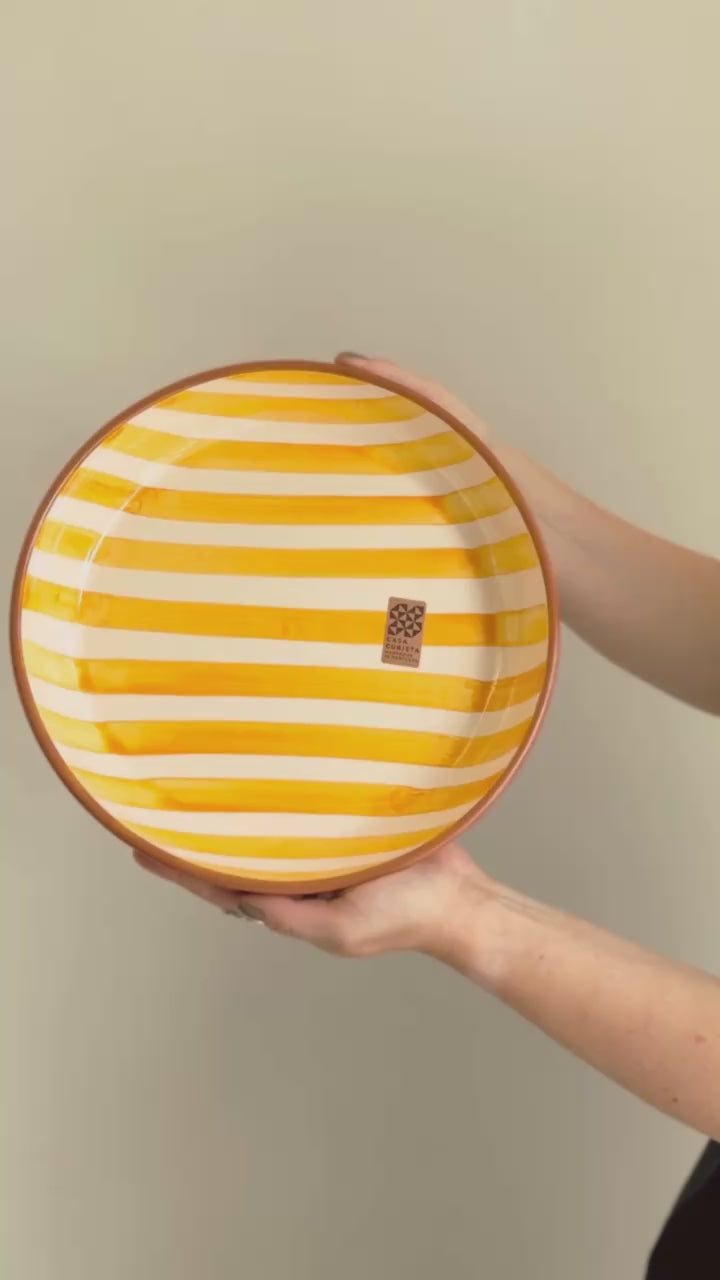 Casa Cubista Bold stripe large gul skål, video viser den frem - håndlavet keramik fra Portugal 