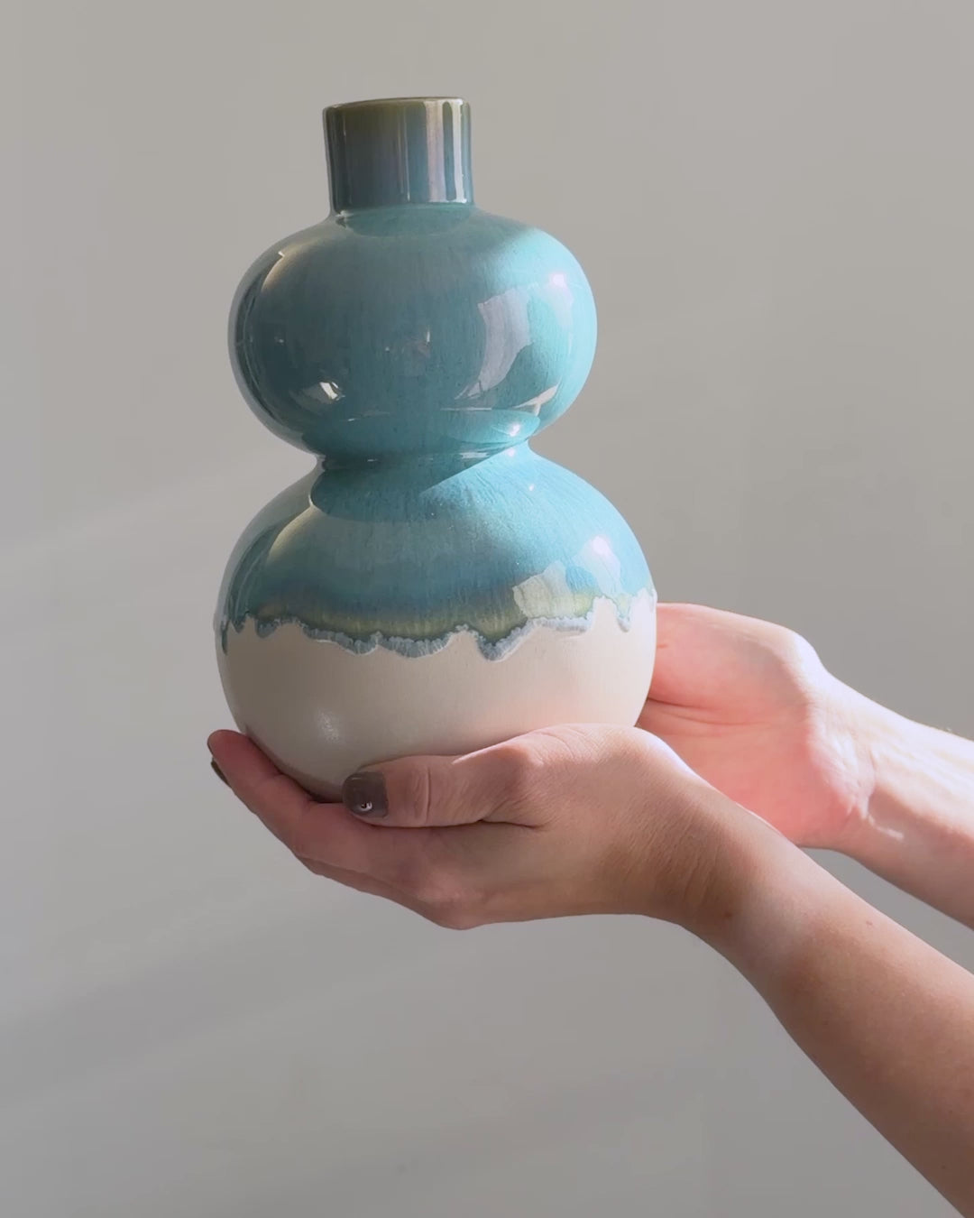 Terrafina Harmonia buttet vase i blå og hvid - håndlavet keramik fra Portugal